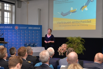 Motivationstrainerin Antje Heimsoeth übernahm den ersten Part als Key-Note-Speakerin und hielt ihren Vortrag.