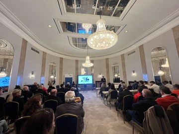 Zahlreiche Interessierte kamen im Spiegelsaal des Schlosshotels in Karlsruhe zusammen, um sich mit den wichtigen Themen auseinanderzusetzen und die Ergebnisse des mehrmonatigen Projekts zu erfahren. Fotohinweis: Konrad-Adenauer-Stiftung e.V. (KAS)