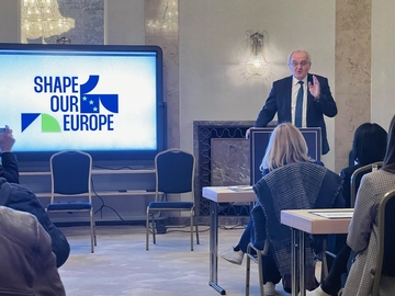 Rainer Wieland (MdEP), Vizepräsident des Europäischen Parlaments, hielt seinen Impulsvortrag „Europa vor der Wahl“ und stimmte damit die Teilnehmenden auf den Kern des Abends ein.