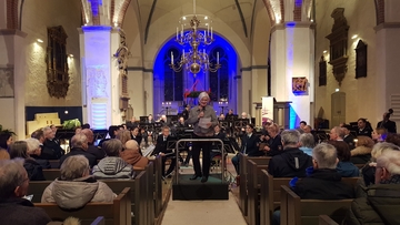 Dr. Christiane de Vos, Superintendentin des Evangelisch-lutherischen Kirchenkreises Nienburg begrüßte die Besucherinnen und Besucher in der St. Martin Kirche in Nienburg.