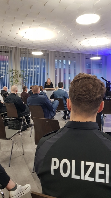 Andrea Marquardt eröffnete als stellvertretende Direktorin der Polizeiakademie Niedersachsen das Neujahrskonzert.