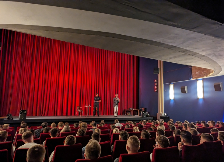 440 Personen nahmen an der Veranstaltungsreihe mit anschließenden Vorträgen und Diskussionen im Kino teil.