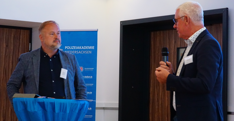 Sascha Göritz, PHPR-Vorsitzender der Polizei Niedersachsen, und Martin Hellweg, ehemaliger PHPR-Vorsitzender, begrüßten die Gäste.